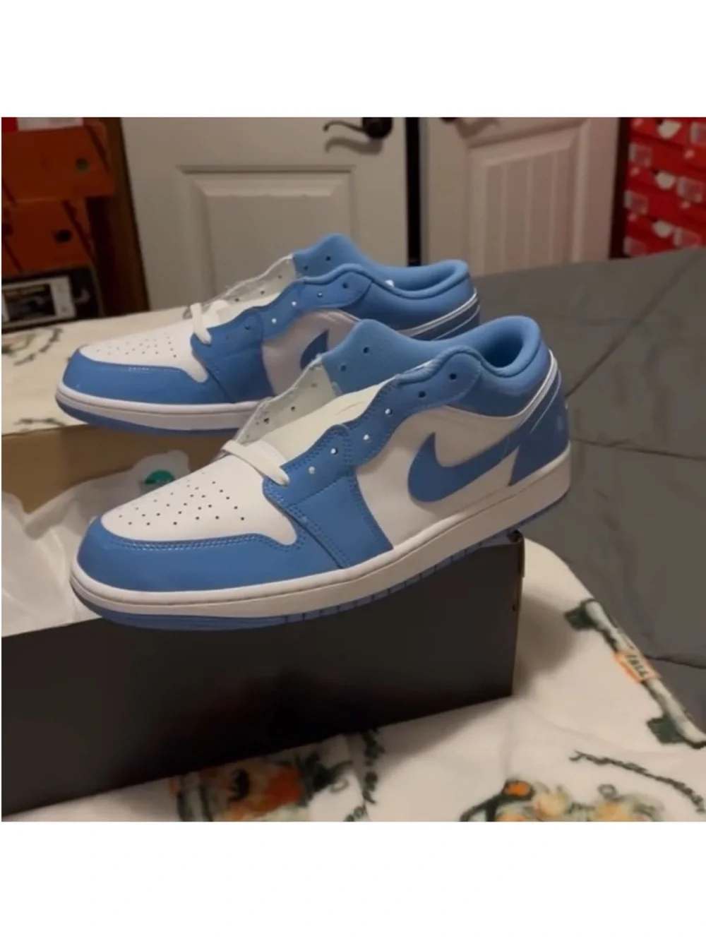 Jordan Low Top Sneakers in White/University Blue